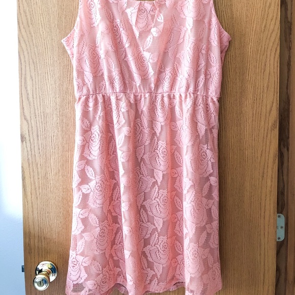 Knee length lace summer dress - Picture 2 of 3